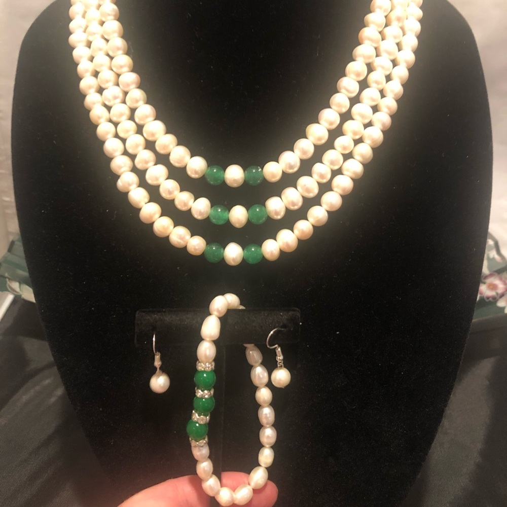 Natural freshwater pearl with Malaysian jade
